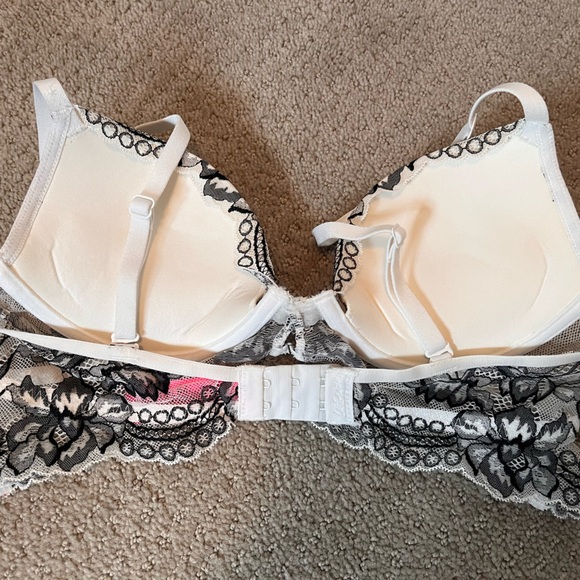 La Senza Black & White Lace Beyond Sexy Bra - Picture 2 of 4